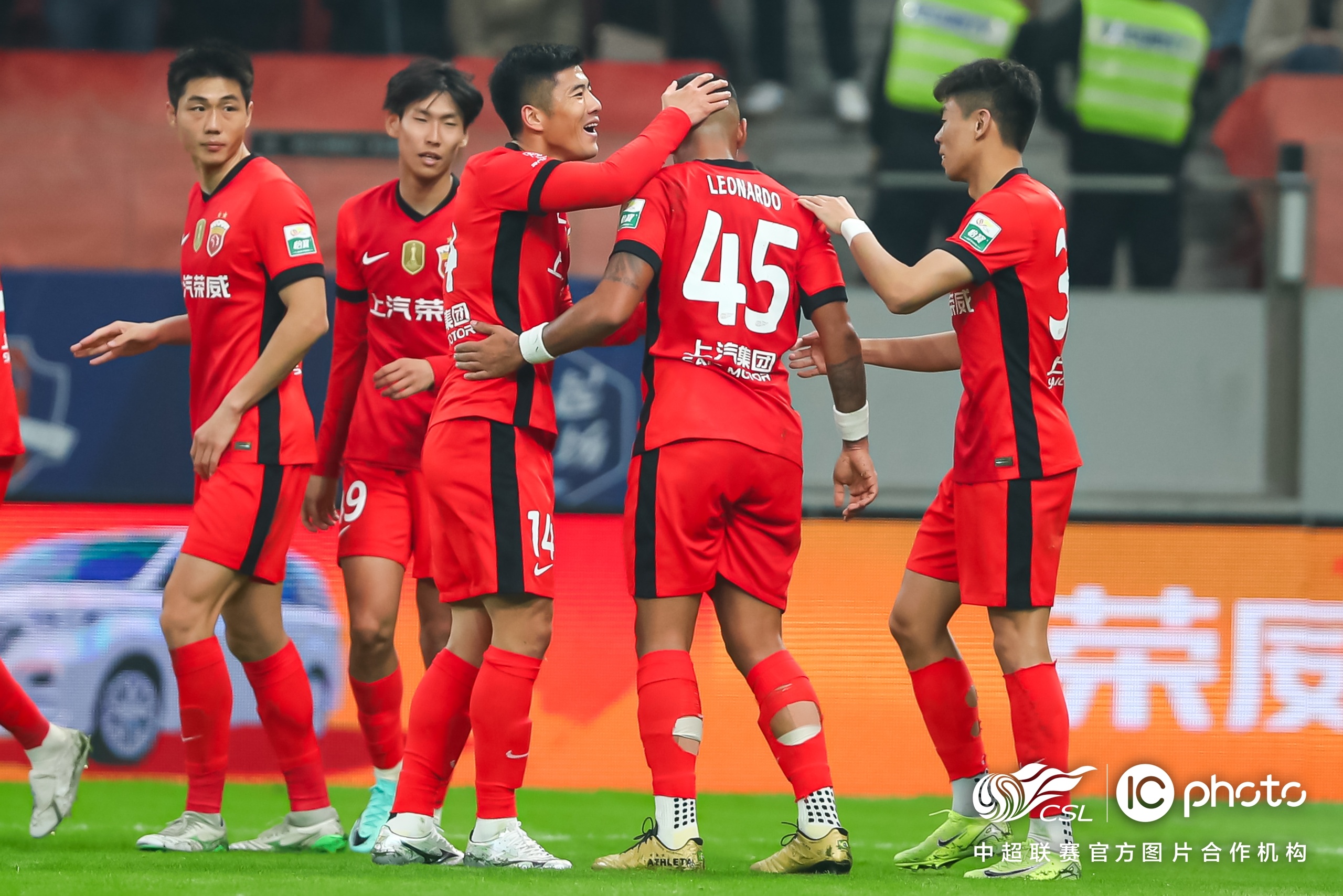 英雄联盟2025总决赛-包含赛地聚焦——葡超今晨热度飙升；多伦多猛龙绝杀压哨；目标明确；赛程密集仍需轮换的词条